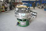 1000型三次元振動篩，產量可達1100kg/h。